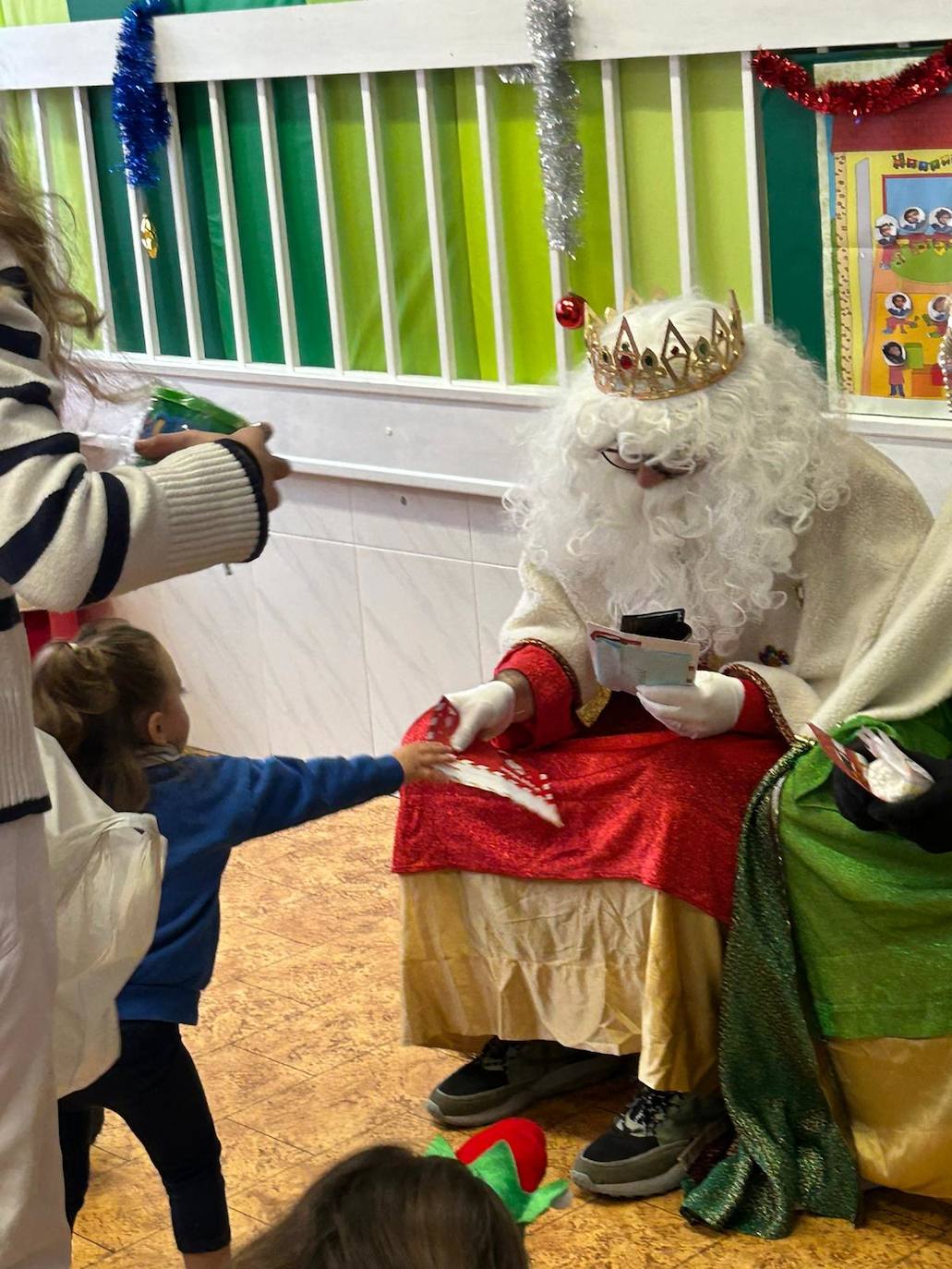 Los Reyes Magos visitan a los alumnos teresianos