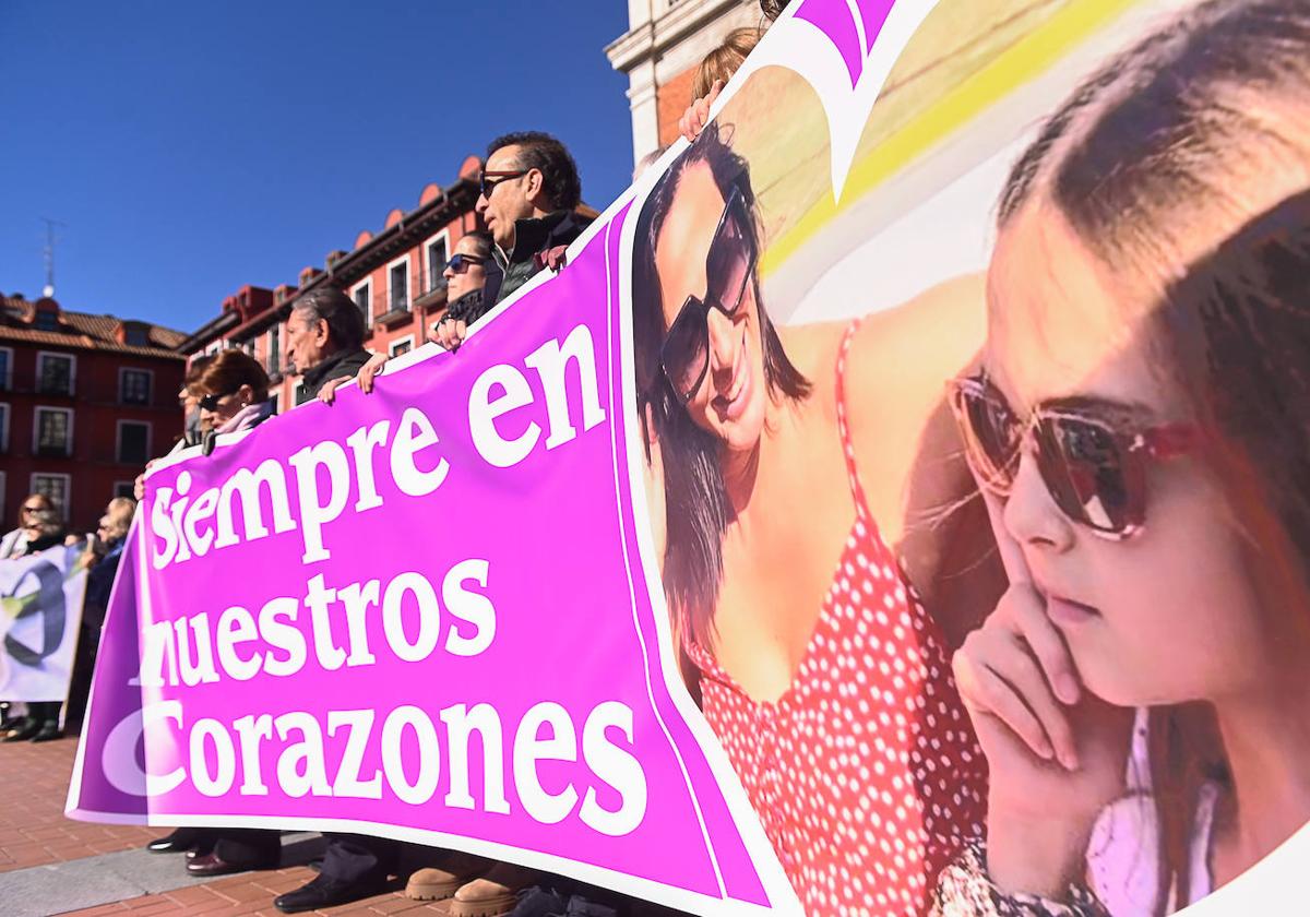 Concentración en la Plaza Mayor tras las muertes de Paloma e India en enero de 2023