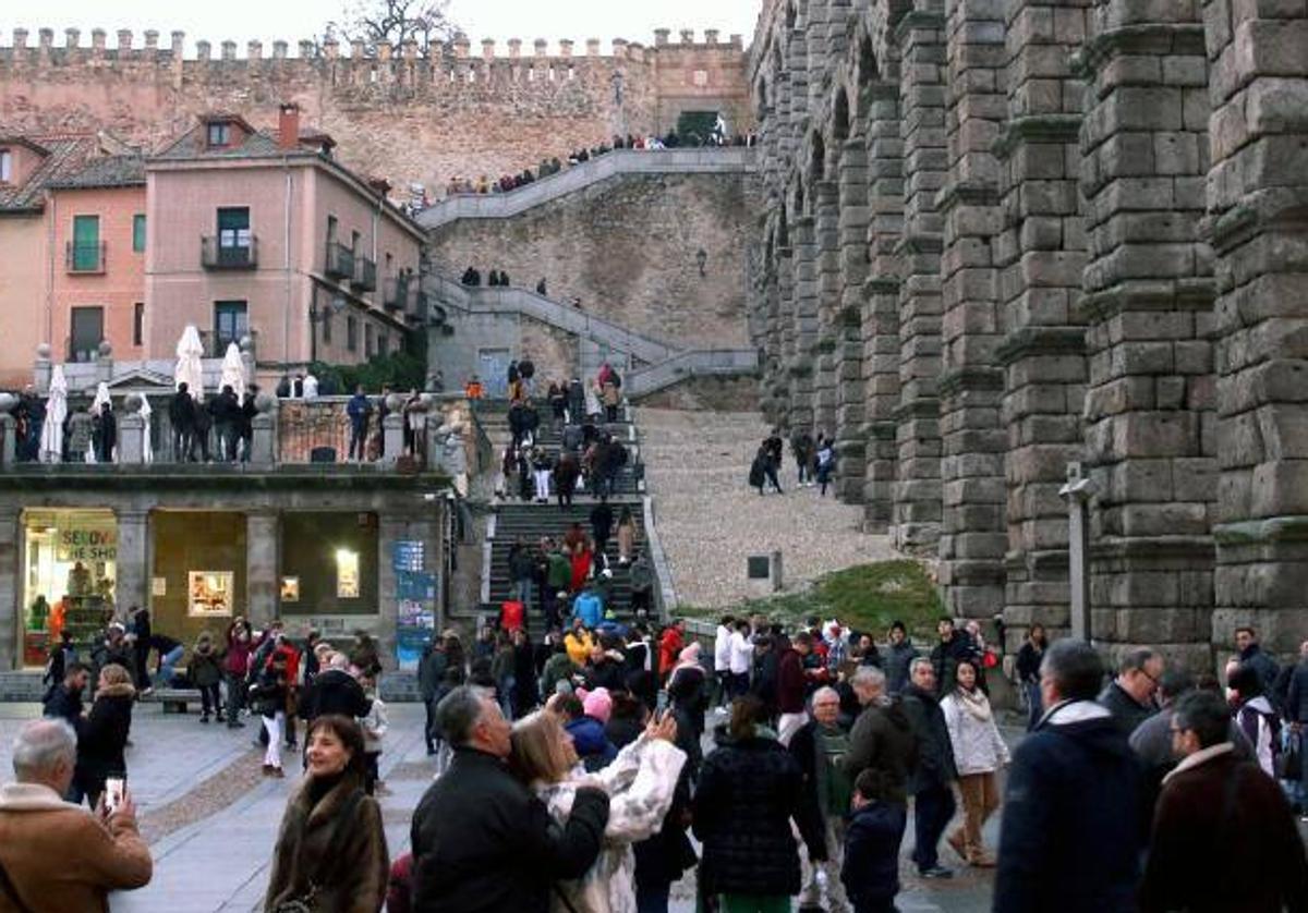 Turistas en Segovia.