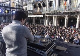 Multitudinaria presencia de jóvenes en la Tardebuena celebrada este domingo en Segovia al ritmo de los deejays