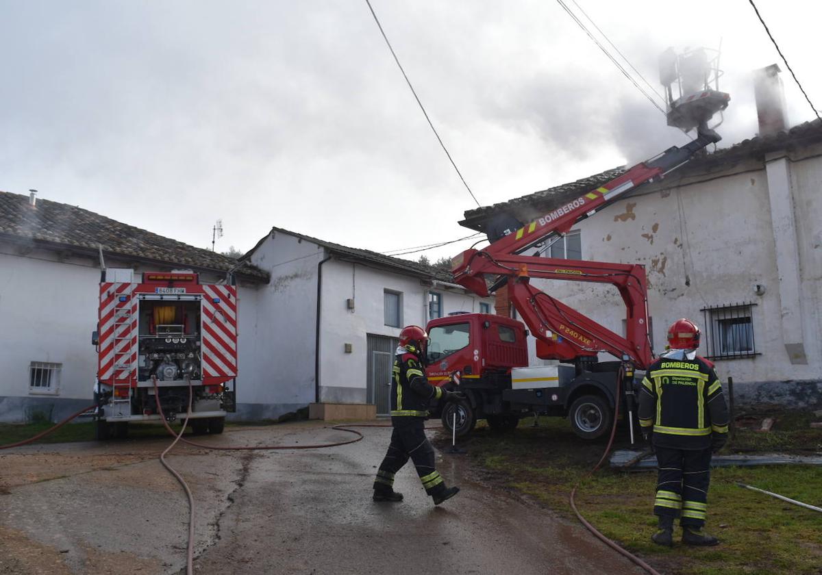 Incendio en una casa en Nogales de Pisuerga