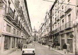 La calle de la Platería en los años 80 del siglo XX.