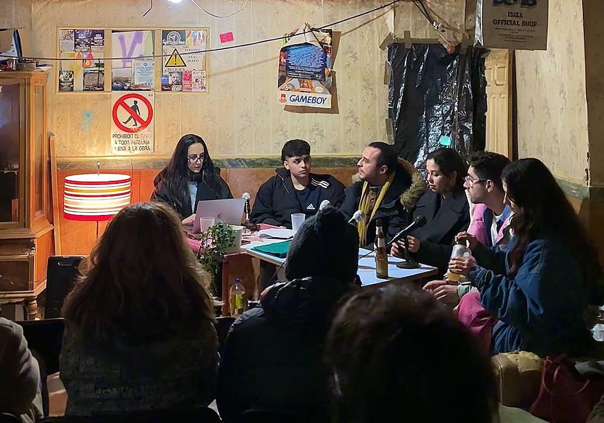 El podcast organizado por La Refugia se celebró en El antro de Wamba y contó con gran público