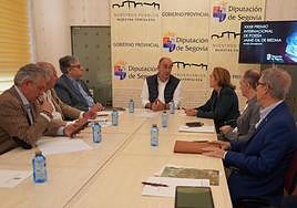 Reunión del prejurado del certamen de poesía.