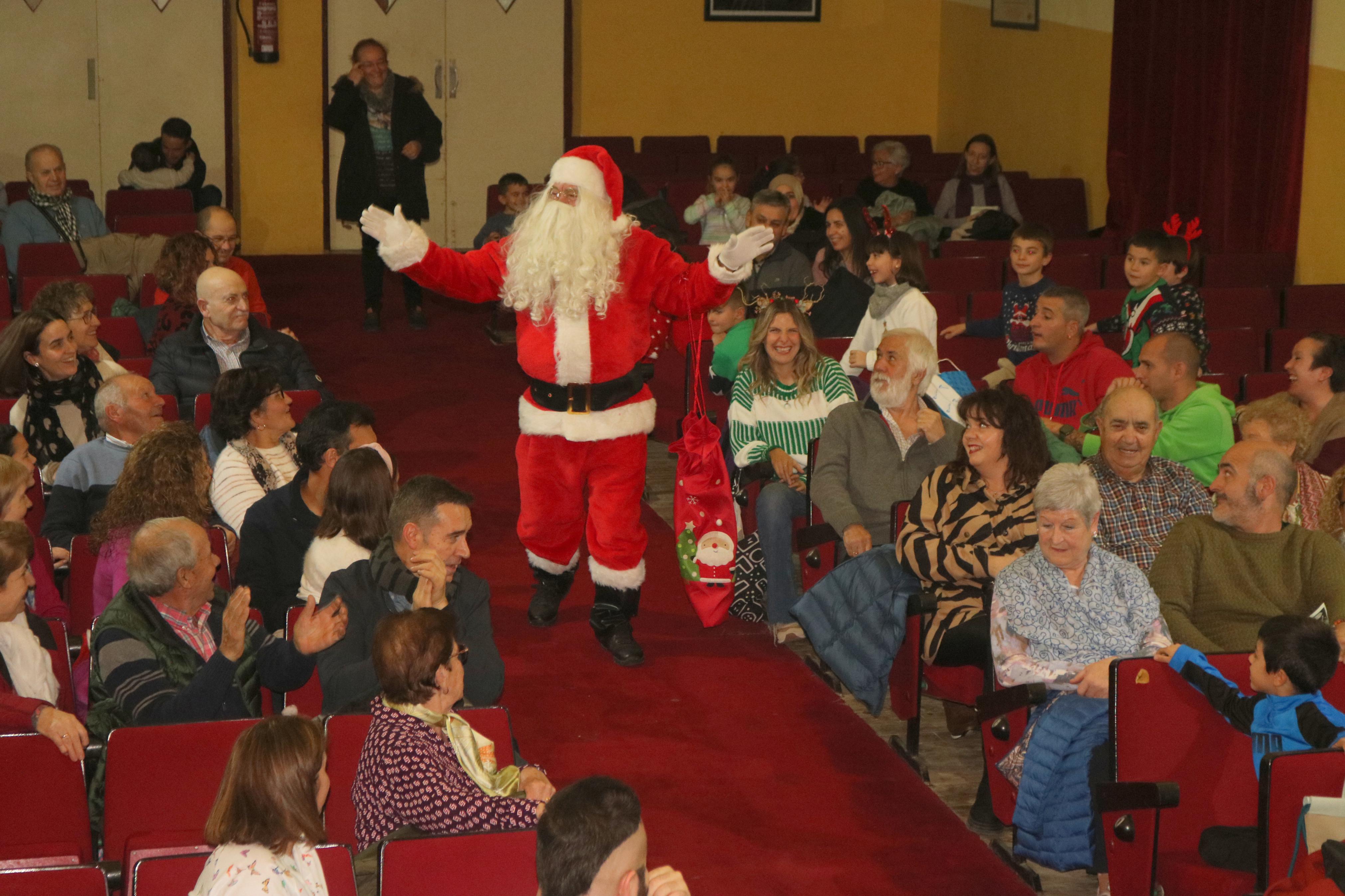 Papá Noel reparte ilusiones en Baltanás