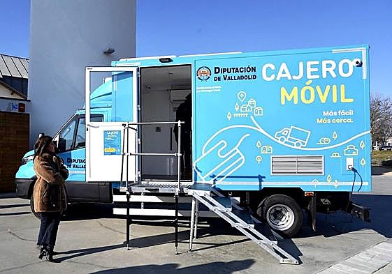 Cajero móvil de la Diputación de Valladolid, que presta servicio en la actualidad a 175 municipios.