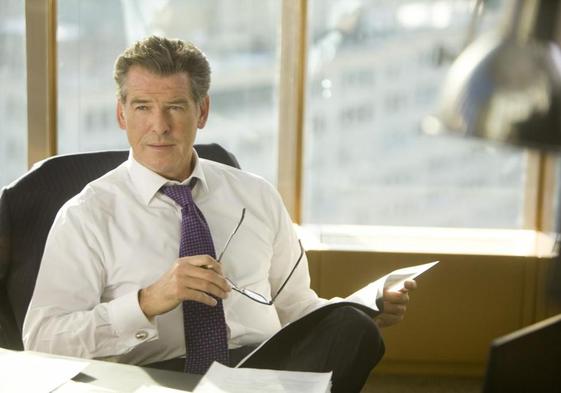 Pierce Brosnan en una escena de la película 'Tentación en Manhattan'