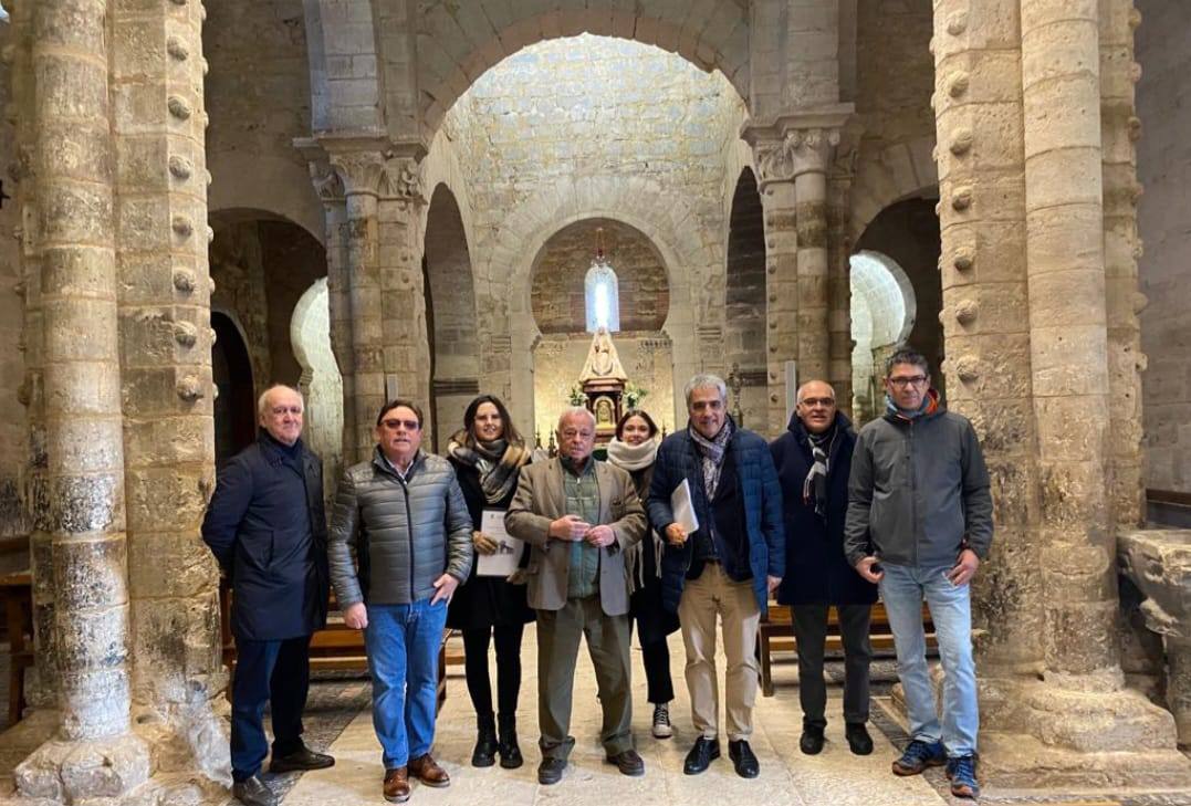 El consejero de Cultura y el director de Patrimonio fueron recibidos en el templo mozárabepor el alcalde wambeño, sus concejales de cultura, el arquitecto, el guia de turismo y el historiador locales