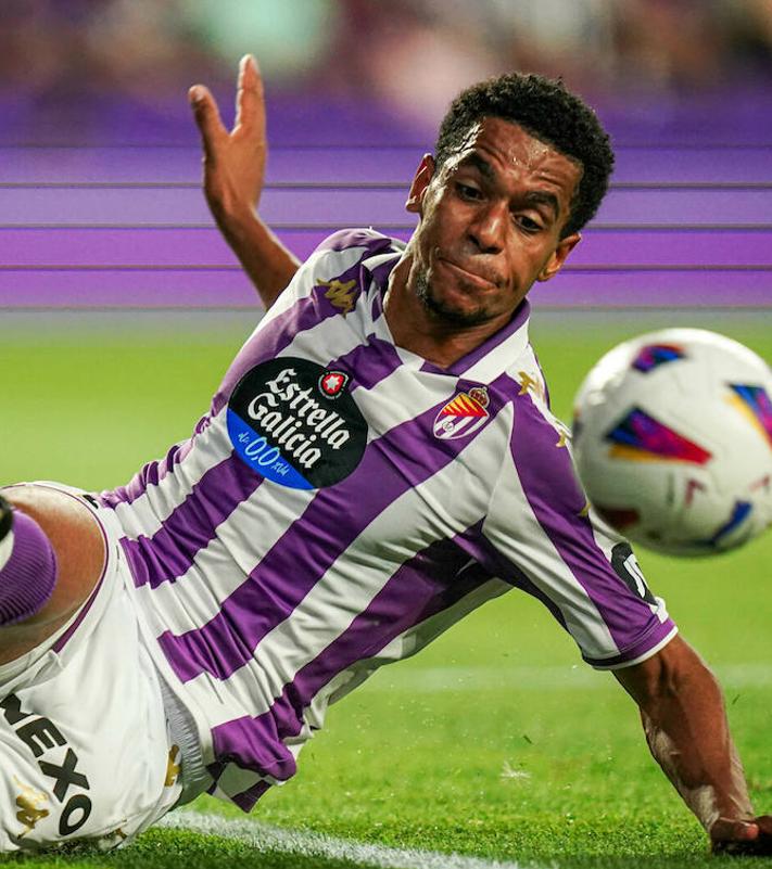 Imagen secundaria 2 - Iván Cédric, Alberto Quintana y Víctor Rofino debutaron con el primer equpo del Real Valladolid este curso en Segunda en la primera jornada frente al Sporting.