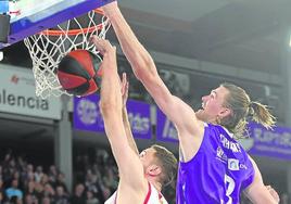 Matt Haarms, en una acción en el encuentro del Zunder ante el Zaragoza.