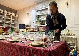 Jorge Villaverde, de Broncantes&Co, prepara la mesa ideal para la cena de Nochevieja