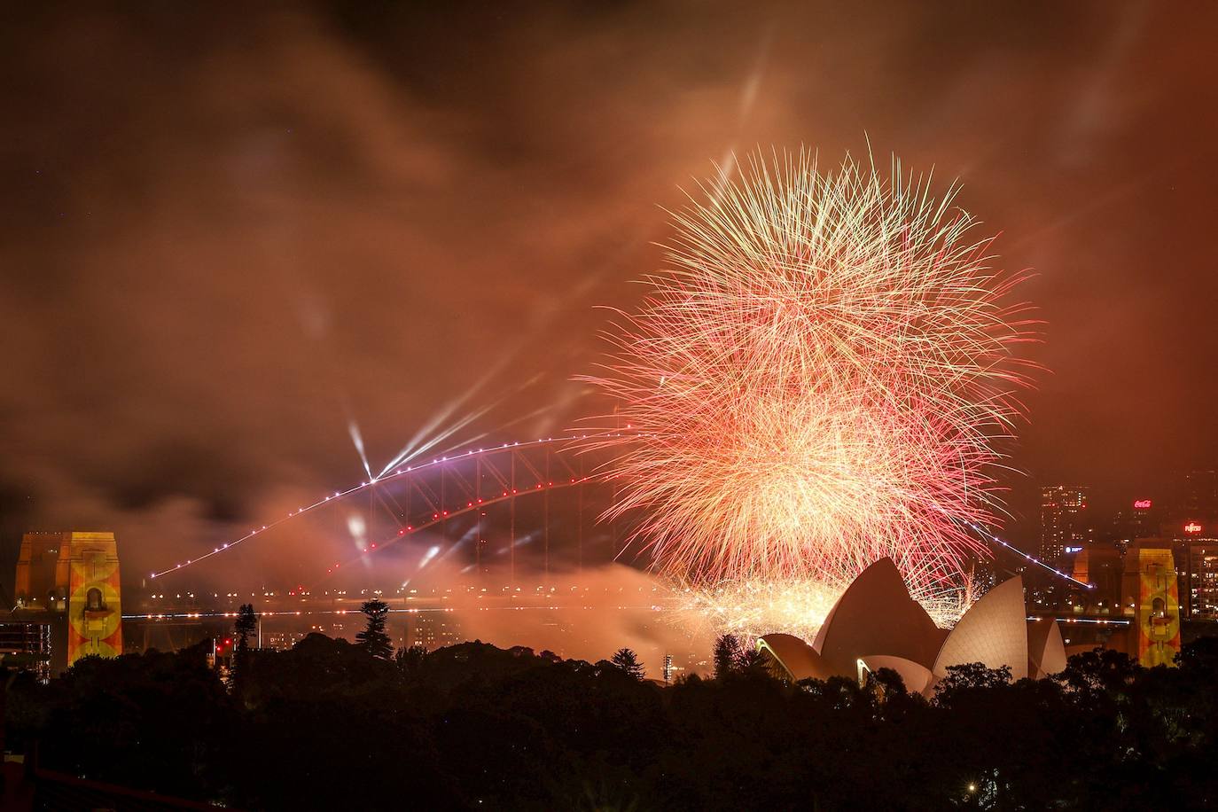 Australia se despide de 2023 con un cielo cubierto de espectaculares fuegos artificiales