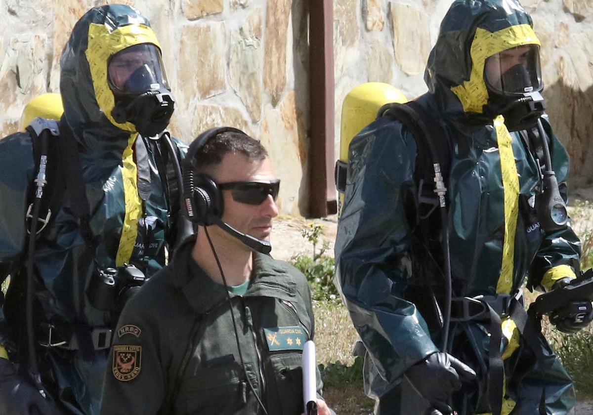 Agentes especializados de la Guardia Civil, en Carbonero de Ahusín.