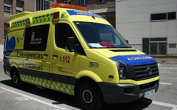 Herido un camionero tras volcar en la A-52 en Zamora