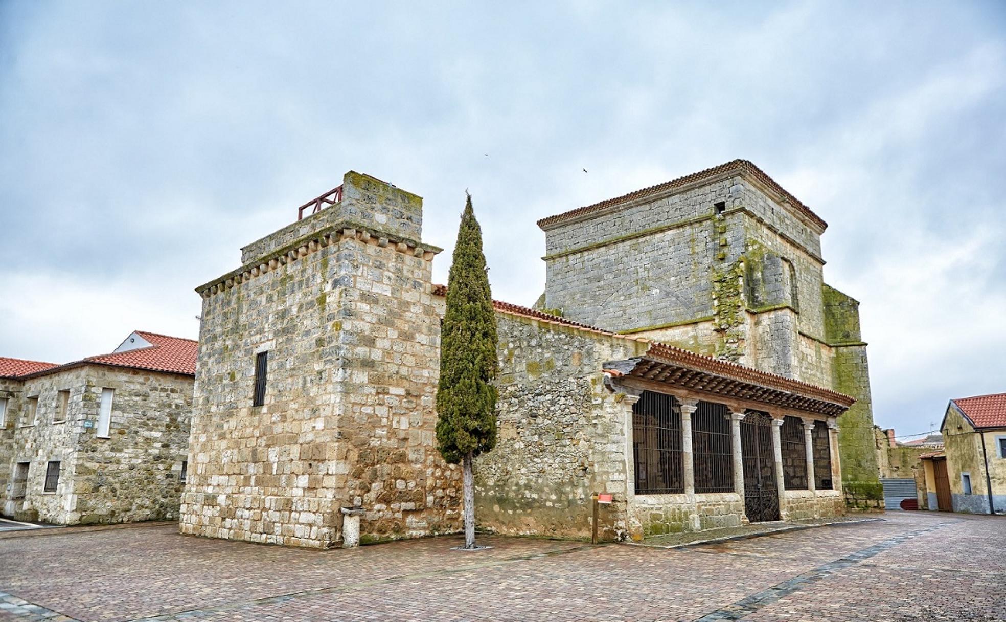 La iglesia de Santa María de la Expectación, cuya torre se derrumbó el 6 de enero de 1928, en la actualidad. 