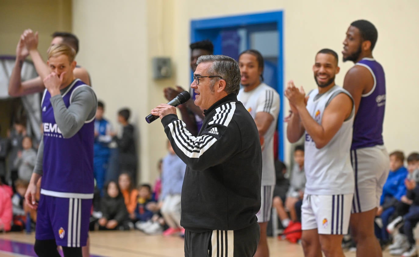 Fotos: El Real Valladolid de Baloncesto entrena con 500 niños