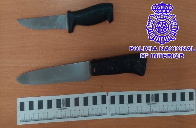 Detenido tras amenazar a un vecino con un cuchillo jamonero