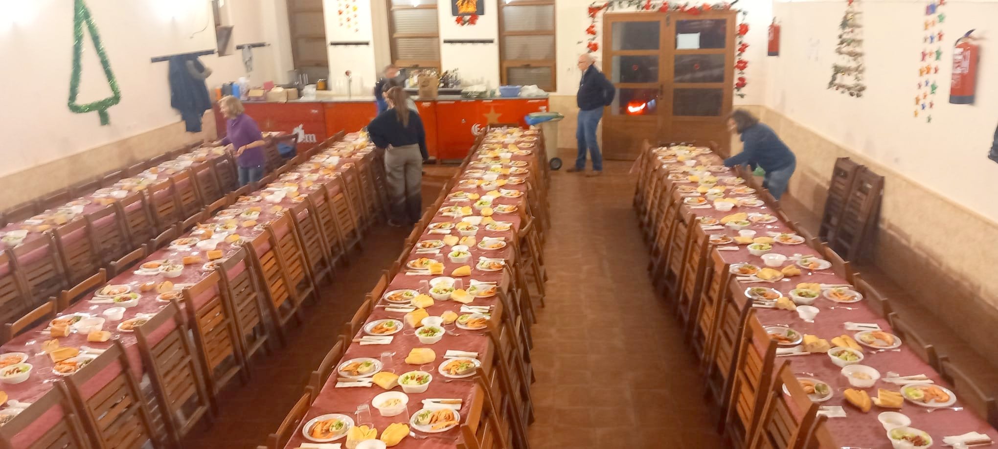 La cena de hermandad congregó a más de 150 vecinos en Castrillo de Don Juan