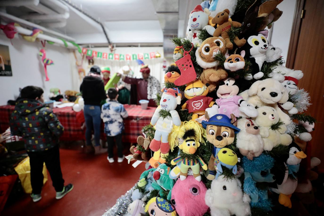 Cerca de 500 niños de 290 familias vulnerables de Valladolid, recibieron sus regalos de Reyes gracias a la plataforma 'Entre Todos Ayudamos' 