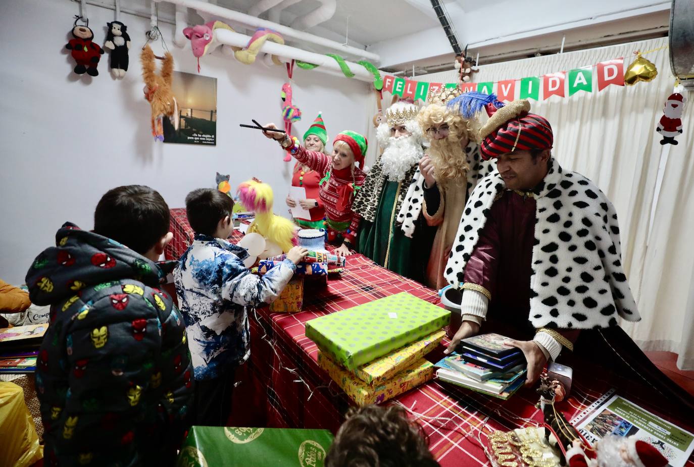 Cerca de 500 niños de 290 familias vulnerables de Valladolid, recibieron sus regalos de Reyes gracias a la plataforma 'Entre Todos Ayudamos' 