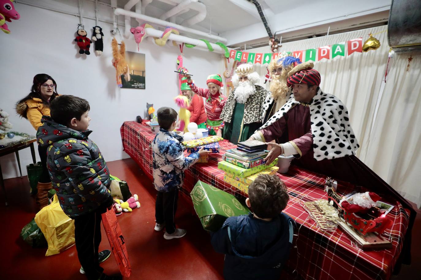 Cerca de 500 niños de 290 familias vulnerables de Valladolid, recibieron sus regalos de Reyes gracias a la plataforma 'Entre Todos Ayudamos' 