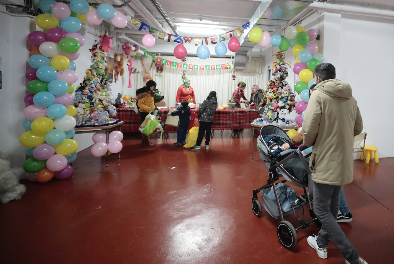 Cerca de 500 niños de 290 familias vulnerables de Valladolid, recibieron sus regalos de Reyes gracias a la plataforma 'Entre Todos Ayudamos' 