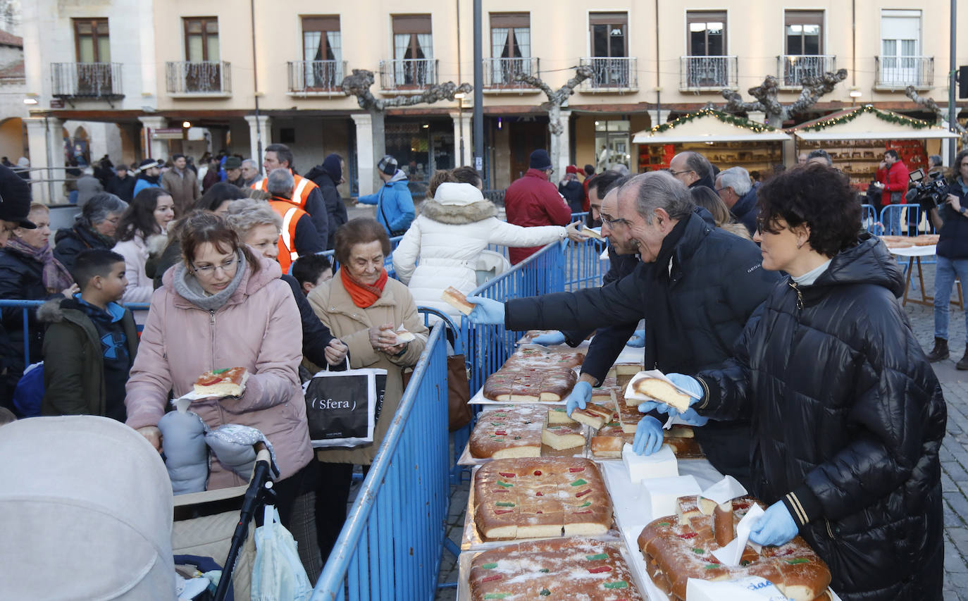 Se repartieron 7.500 raciones del dulce navideño en 75 minutos