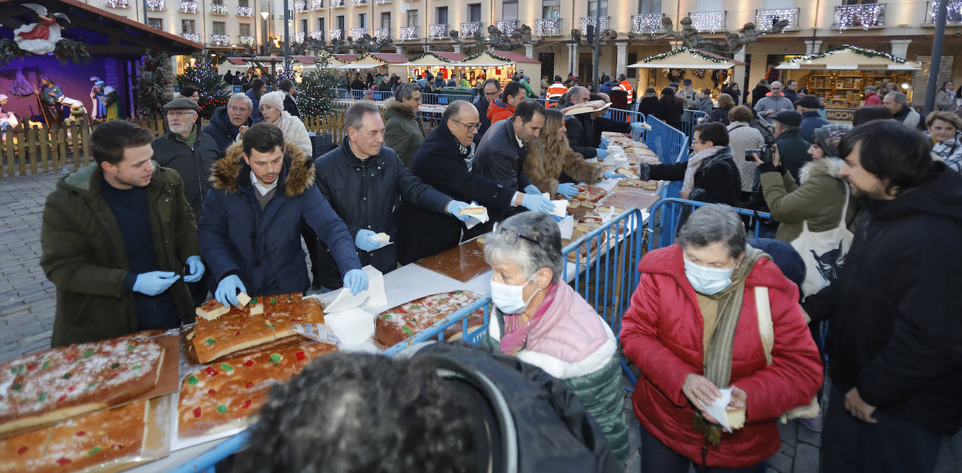 Se repartieron 7.500 raciones del dulce navideño en 75 minutos