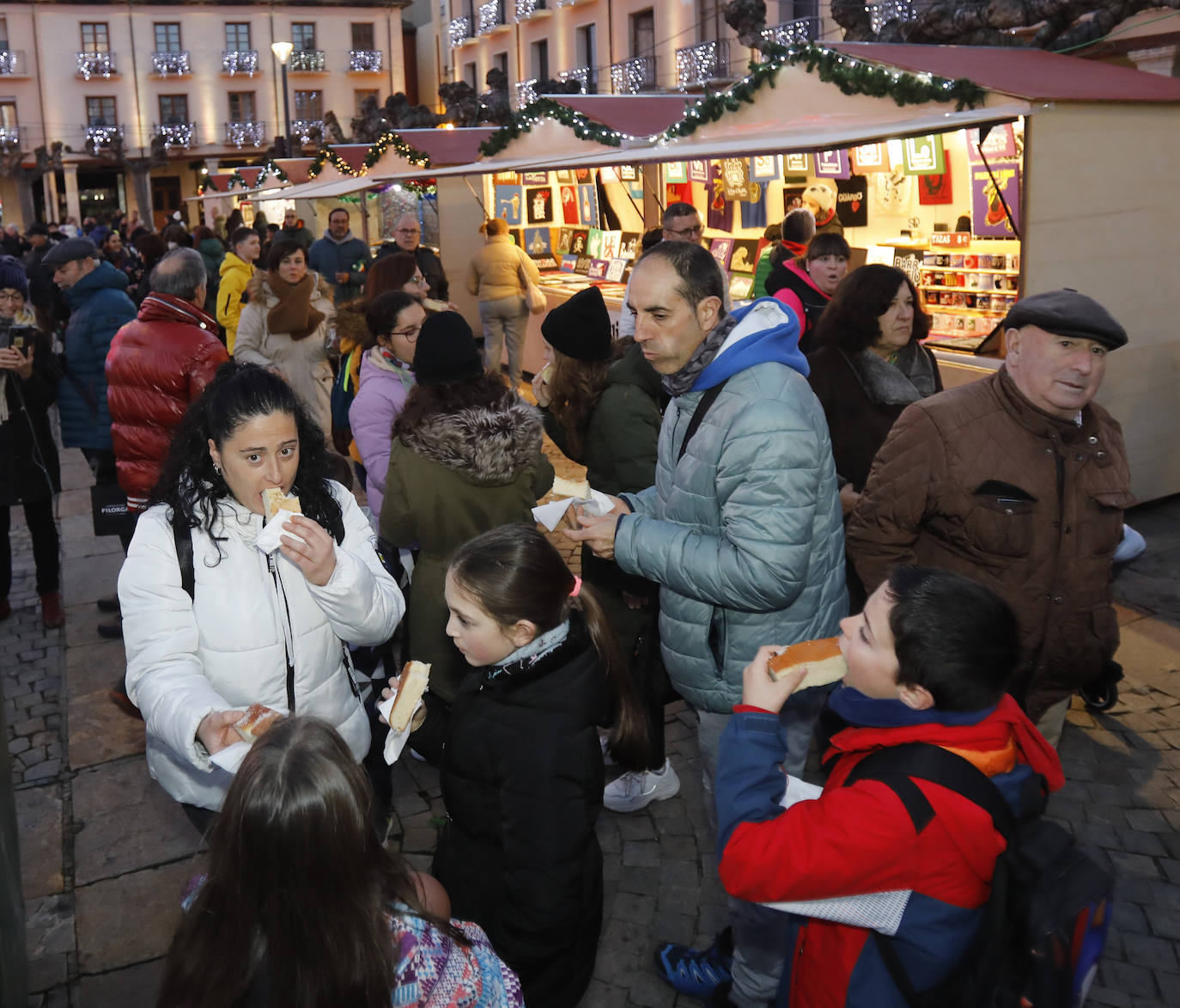 Se repartieron 7.500 raciones del dulce navideño en 75 minutos