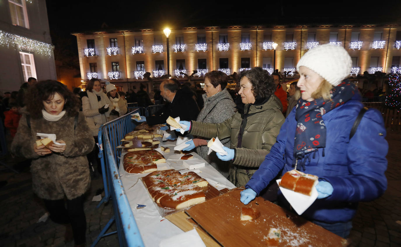 Se repartieron 7.500 raciones del dulce navideño en 75 minutos