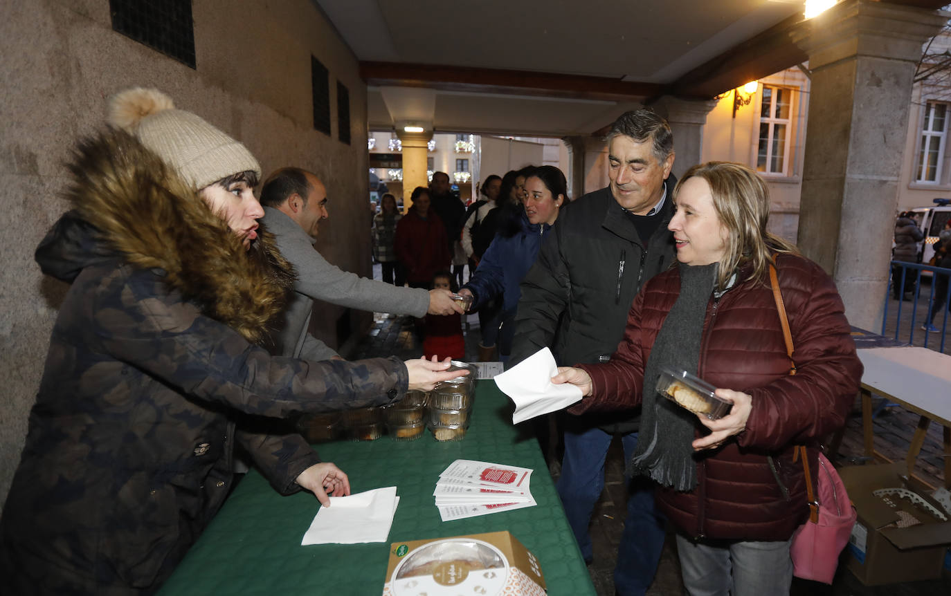 Se repartieron 7.500 raciones del dulce navideño en 75 minutos