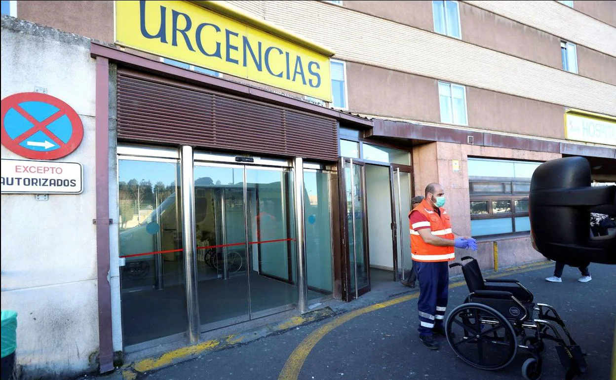 Entrada a las Urgencias del Hospital Nuestra Señora de Sonsoles, en Ávila.