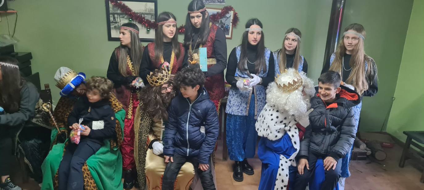 Fotos: Los Reyes Magos llenan de ilusión la provincia de Palencia