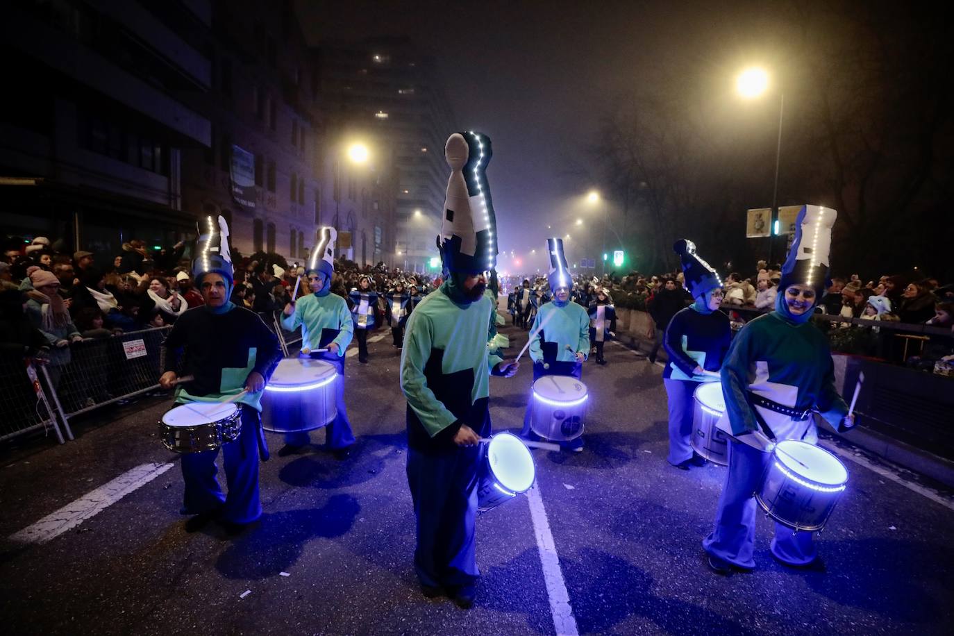 Fotos: Los Reyes Magos reparten ilusión y chucherías en Valladolid