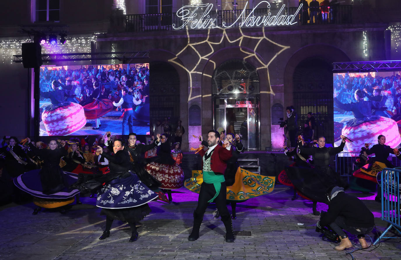 El desfile más multitudinario de la historia de la ciudad encandila a grandes y pequeños