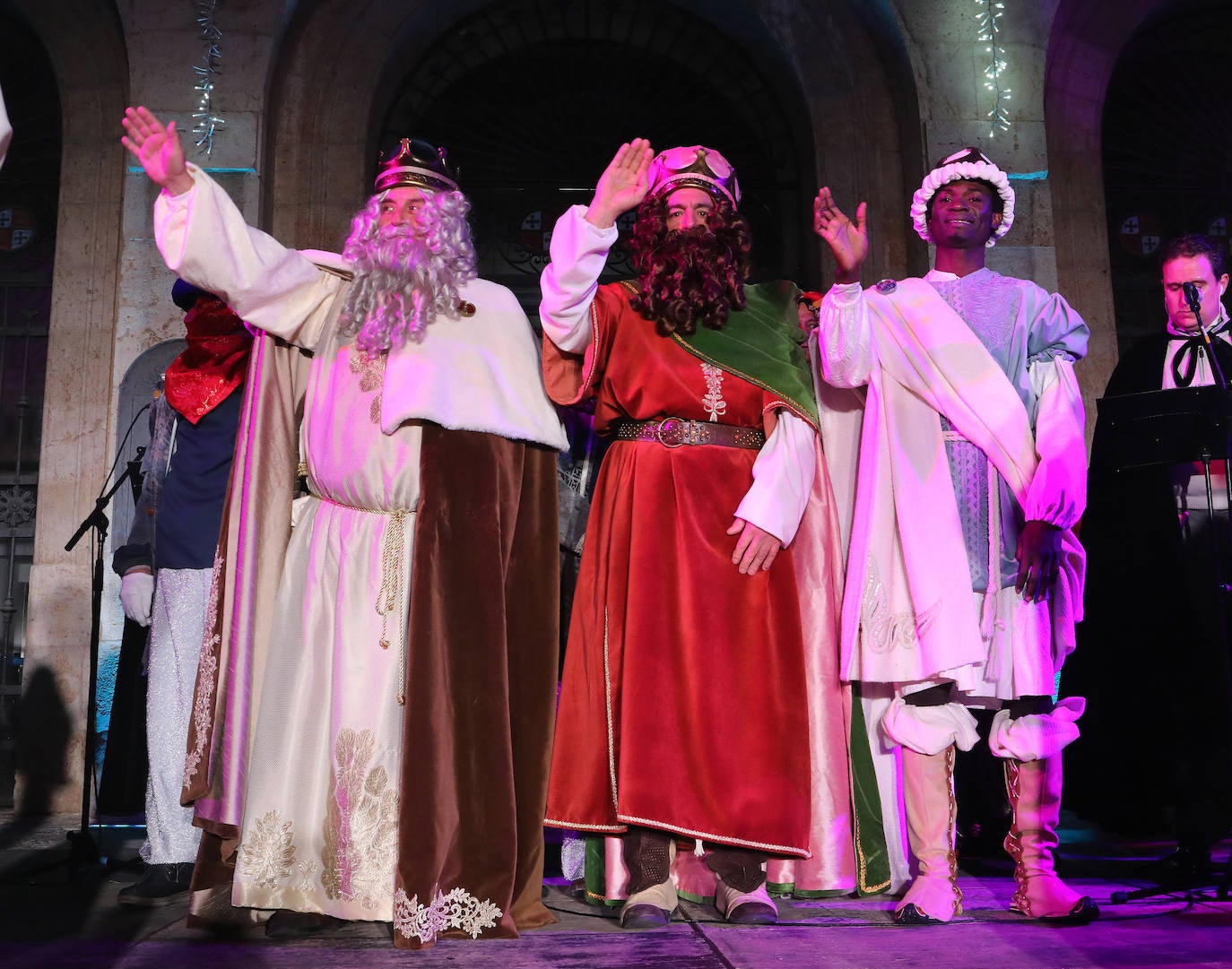 El desfile más multitudinario de la historia de la ciudad encandila a grandes y pequeños