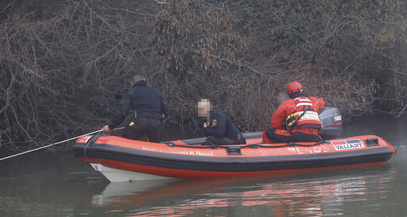 Fotos: Rescate de un conductor en el río Carrión