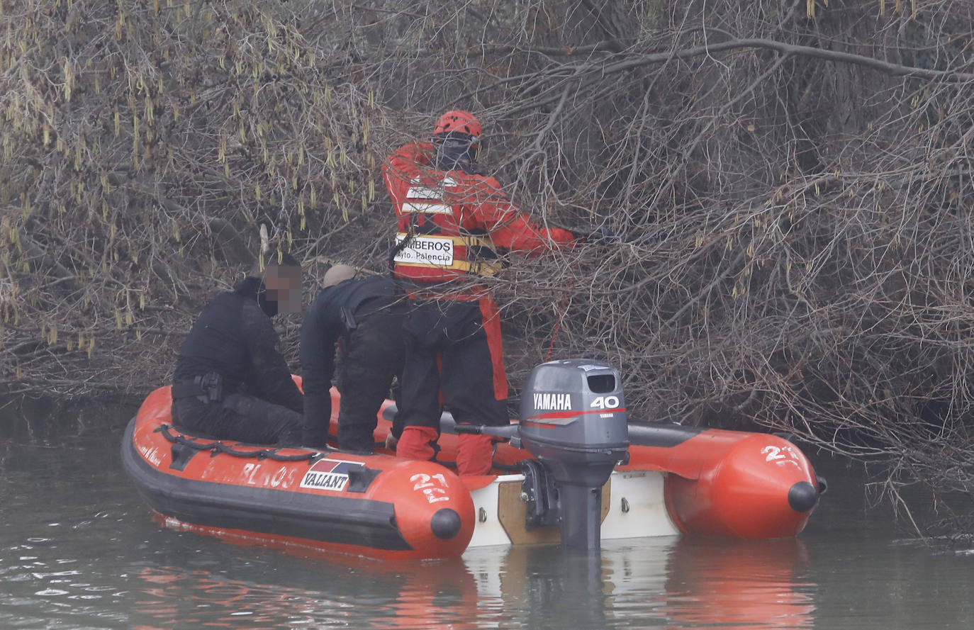 Fotos: Rescate de un conductor en el río Carrión