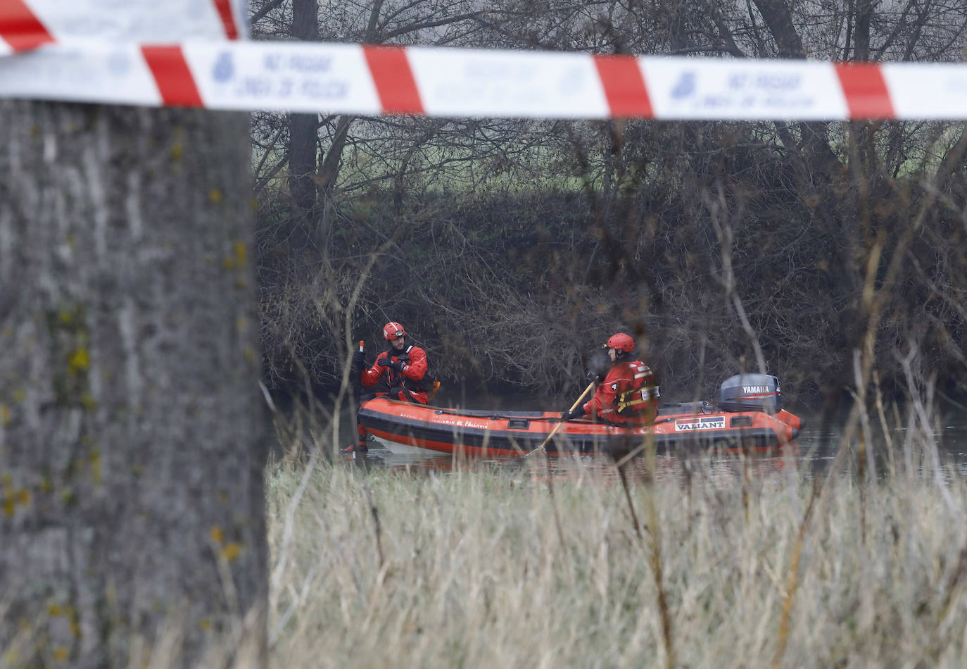 Fotos: Rescate de un conductor en el río Carrión