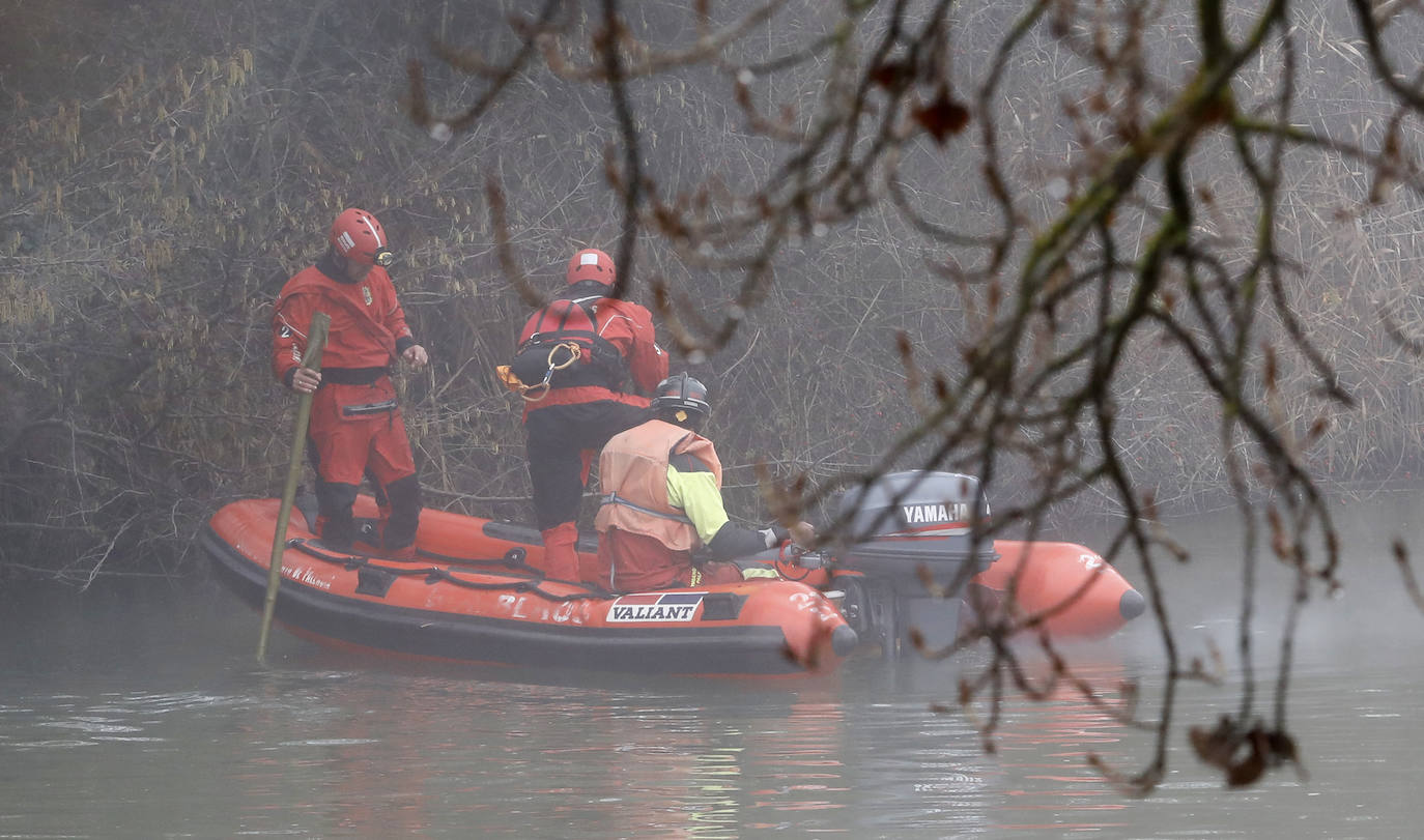 Fotos: Rescate de un conductor en el río Carrión