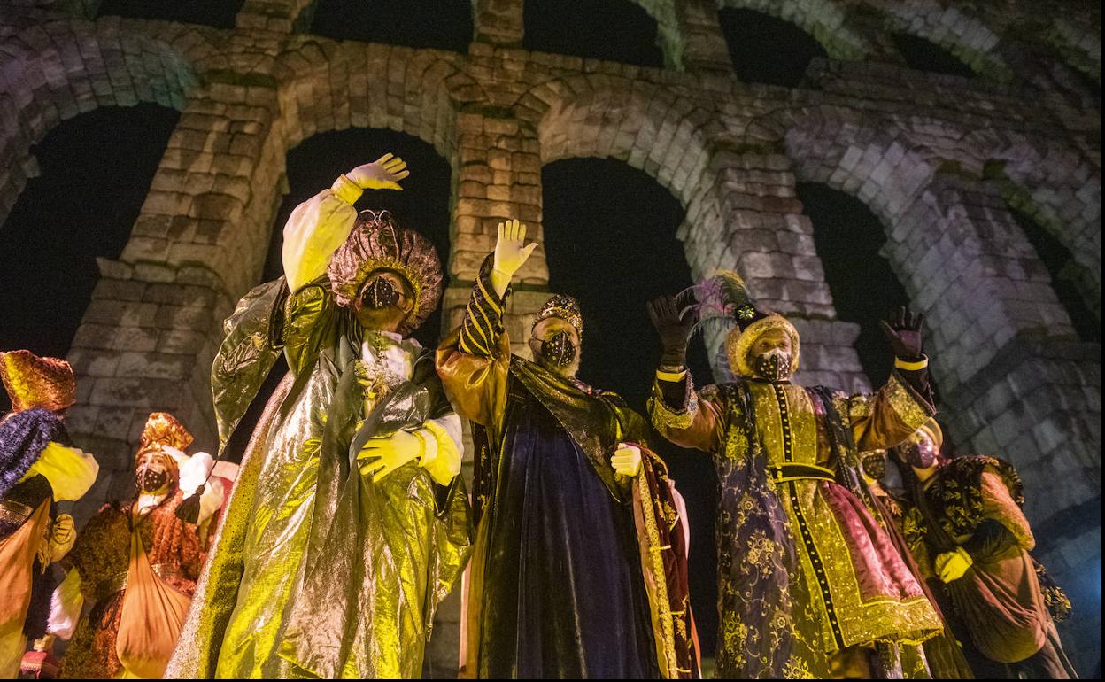 Los Reyes Magos, a los pies del Acueducto durante la cabalgata de 2022.