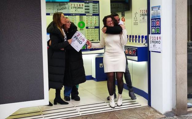 Galería. Alegre celebración del segundo premio de la Lotería del Niño en Torderdesillas