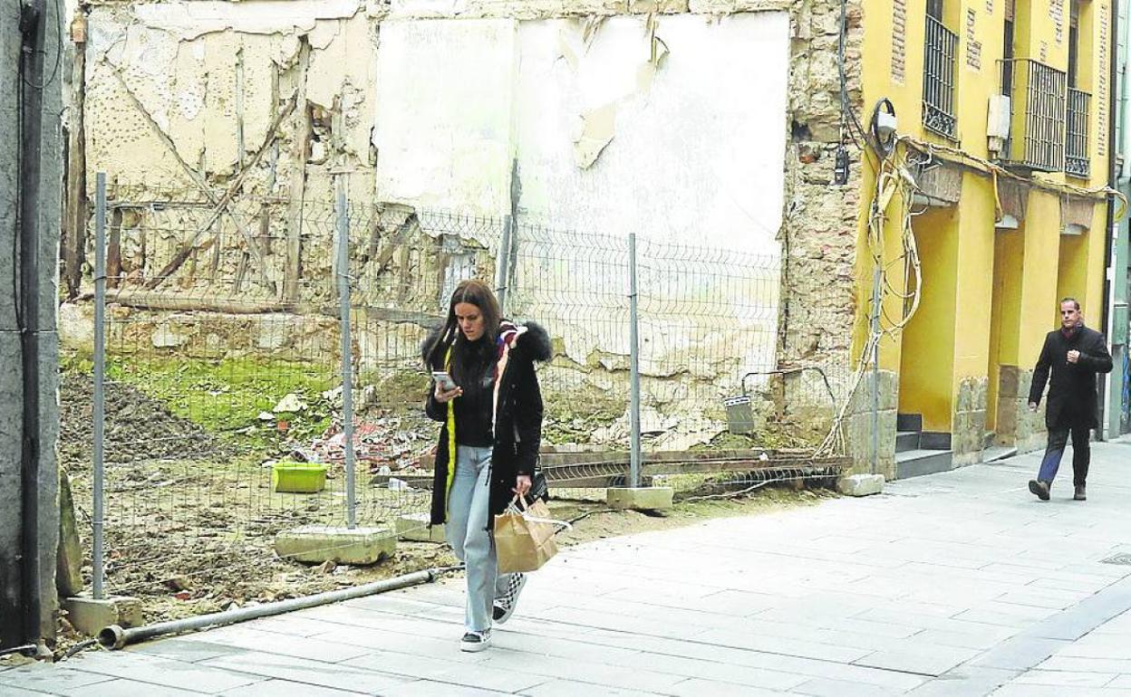 Solar en el que se va a construir una promoción de viviendas en la capital palentina. 