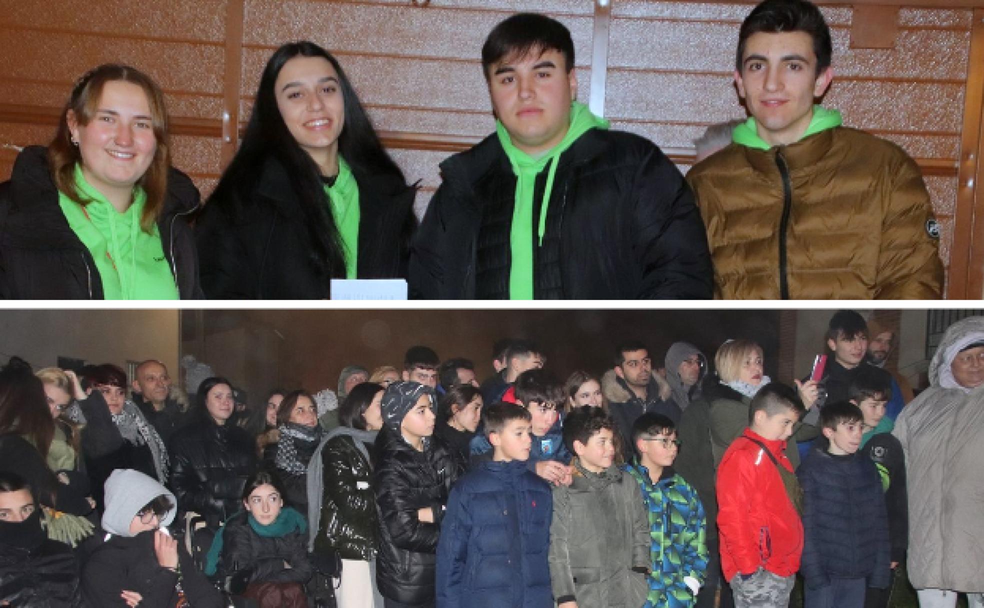 Público asistente y los quintos que entonaron las redes.