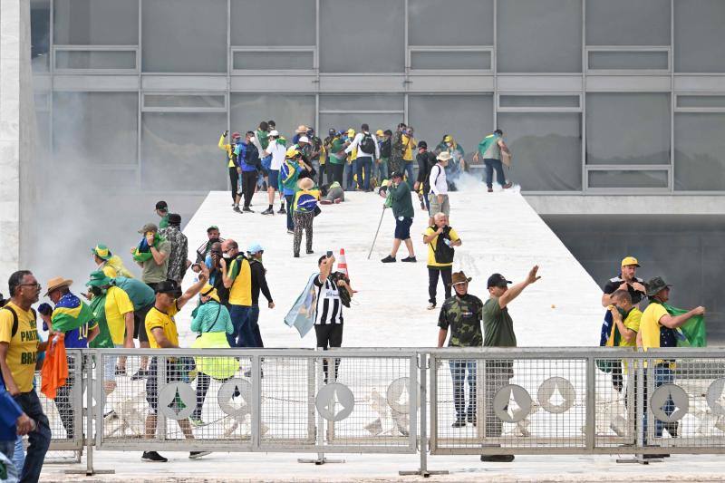 Fotos: Cientos de partidarios de Bolsonaro invaden el Congreso de Brasil