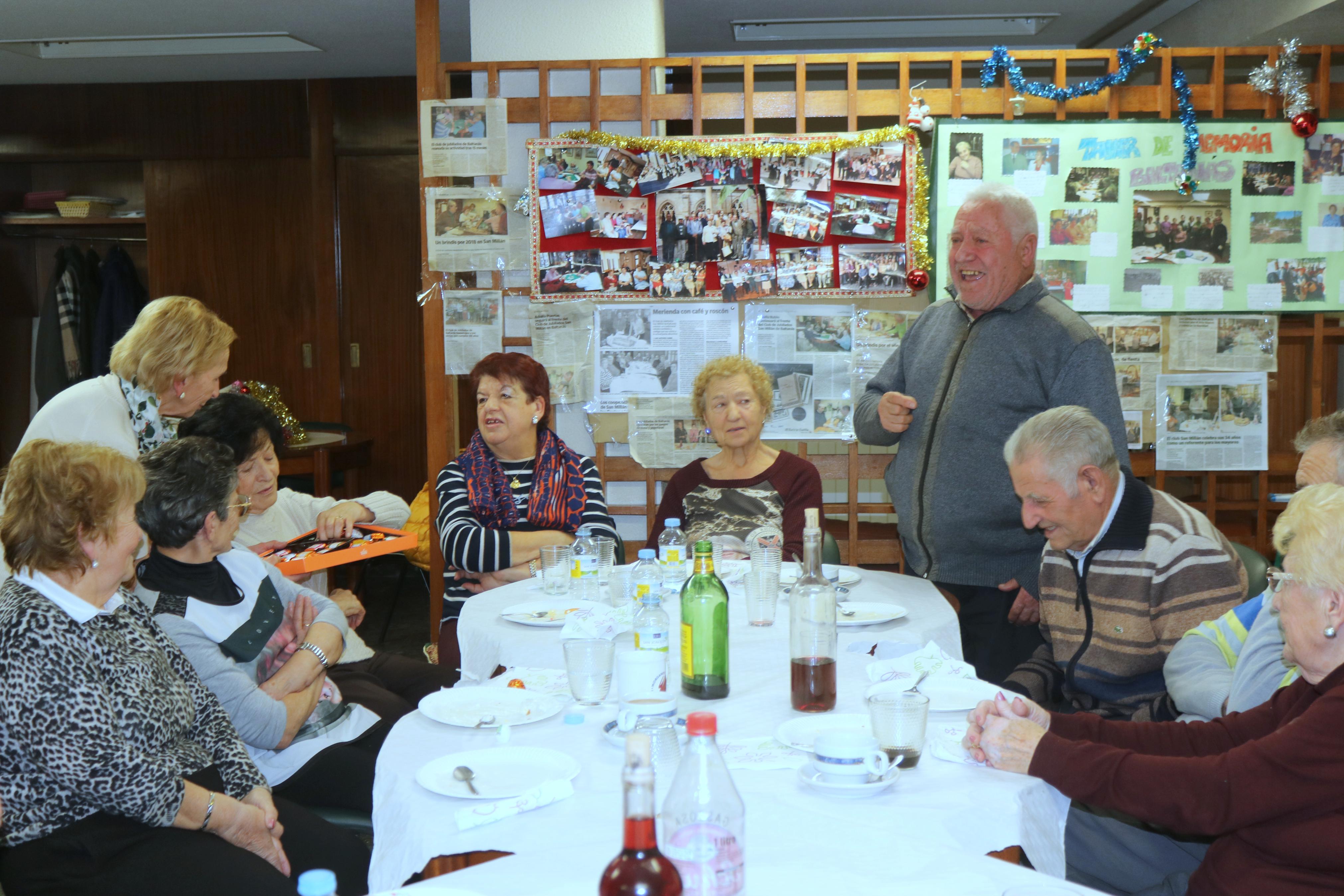 El Club de Jubilados 'San Millán' celebró el tradicional encuentro navideño