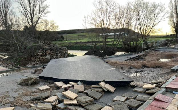 El Camino de Miranda, en Aldeatejada, destrozado por las lluvias.