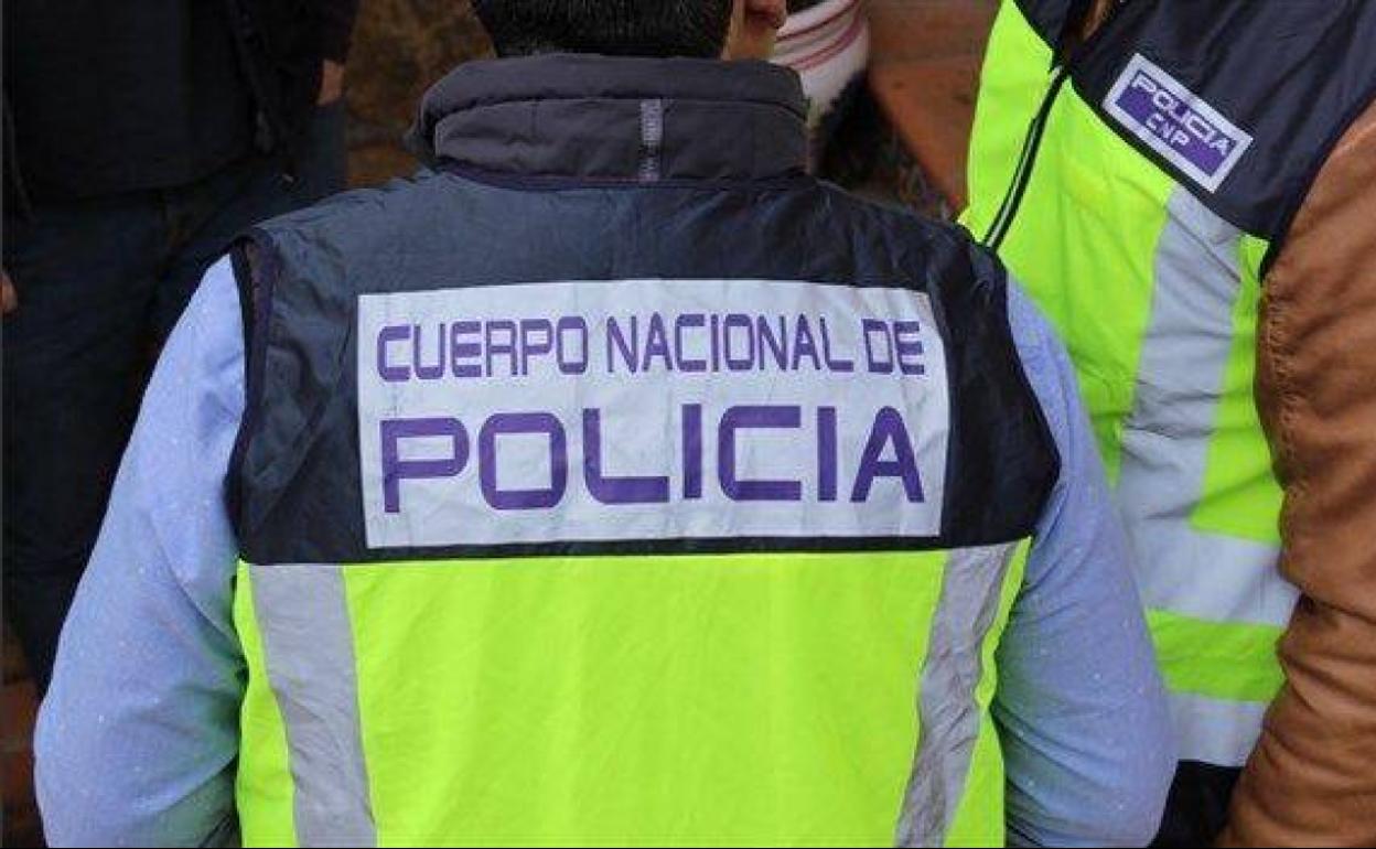 Agentes de la Policía Nacional durante una operación. 