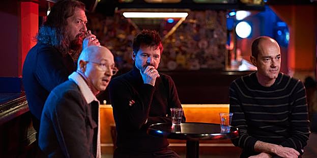 De izquierda a derecha, Ricardo Moreno, Luis García (de pie), Coque Malla y Luis Martín.