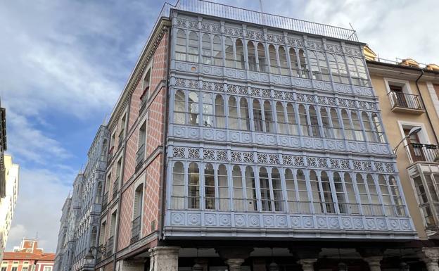 Galerías de madera de la calle Especería número cinco a la altura de la Plaza del Corrillo.